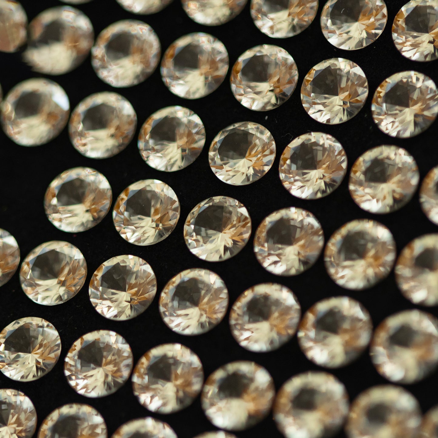 Nanosital #E-275 UV Champagne Round 6 mm