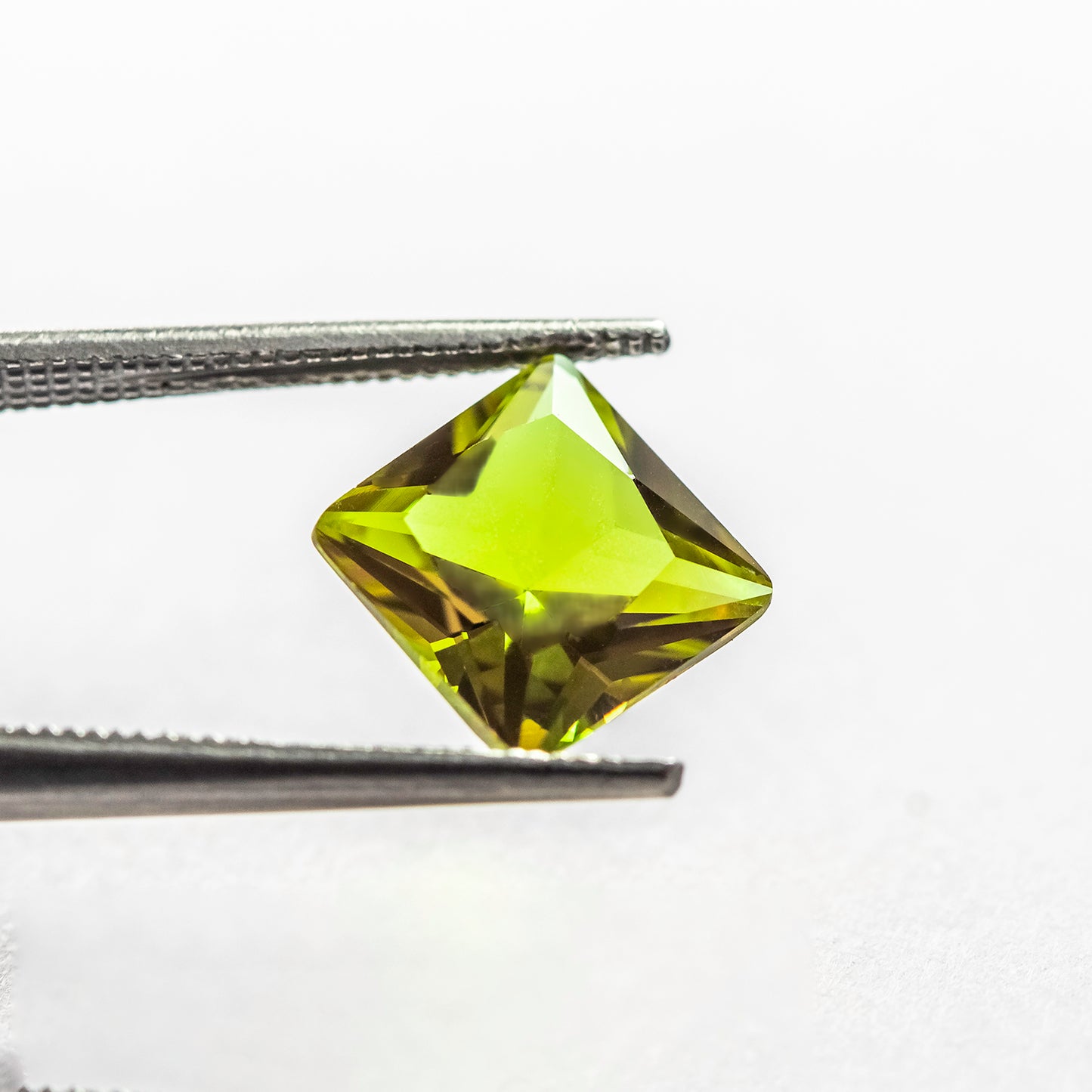 Nanosital #ANZ-1536 Diaspore Zultanite Color Change Square 8*8 mm