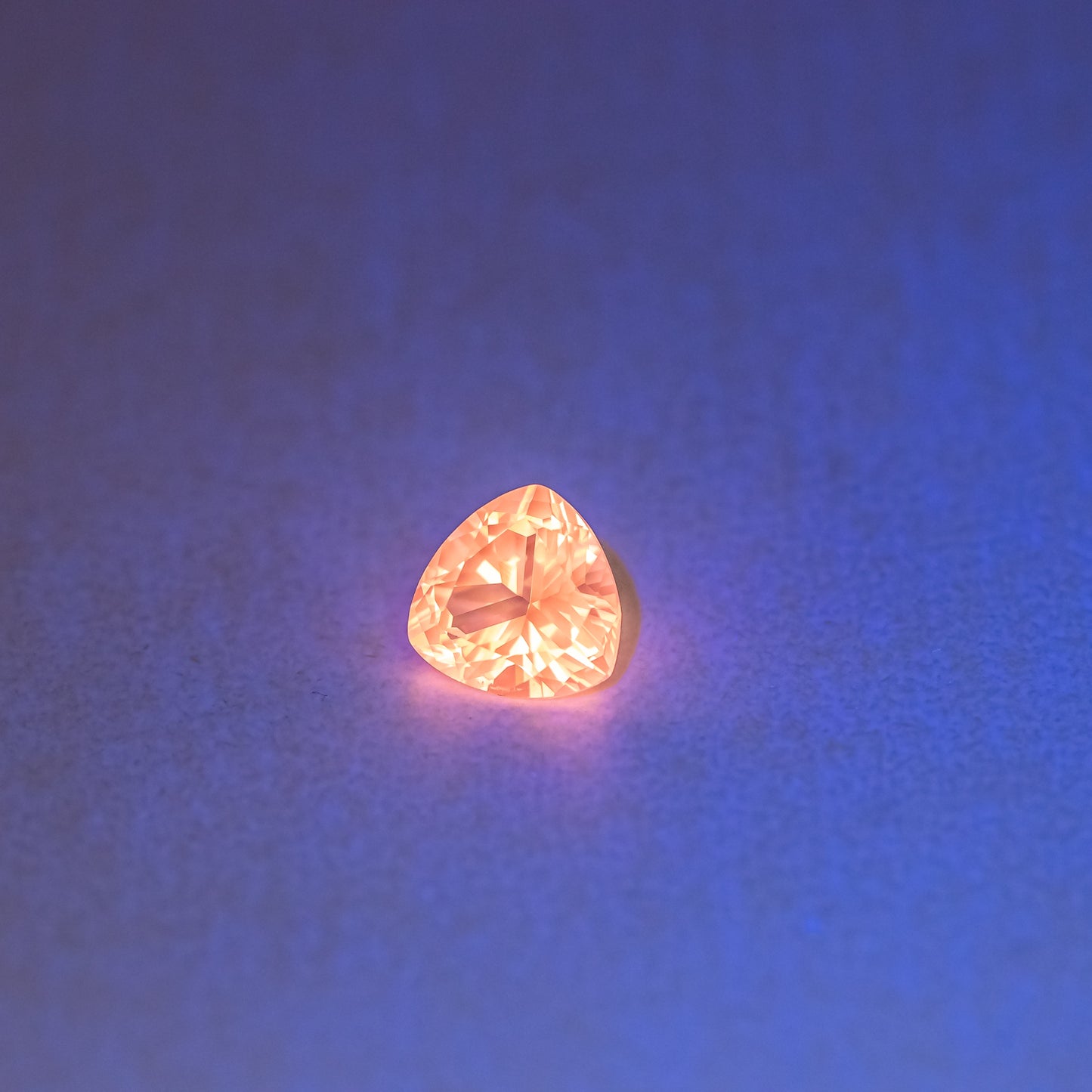 Nanosital #E-377 UV Very Light Yellow Trillion 10*10 mm