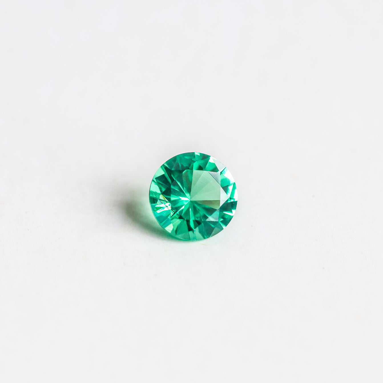 Nanosital #0/4 Emerald Light Round 8 mm