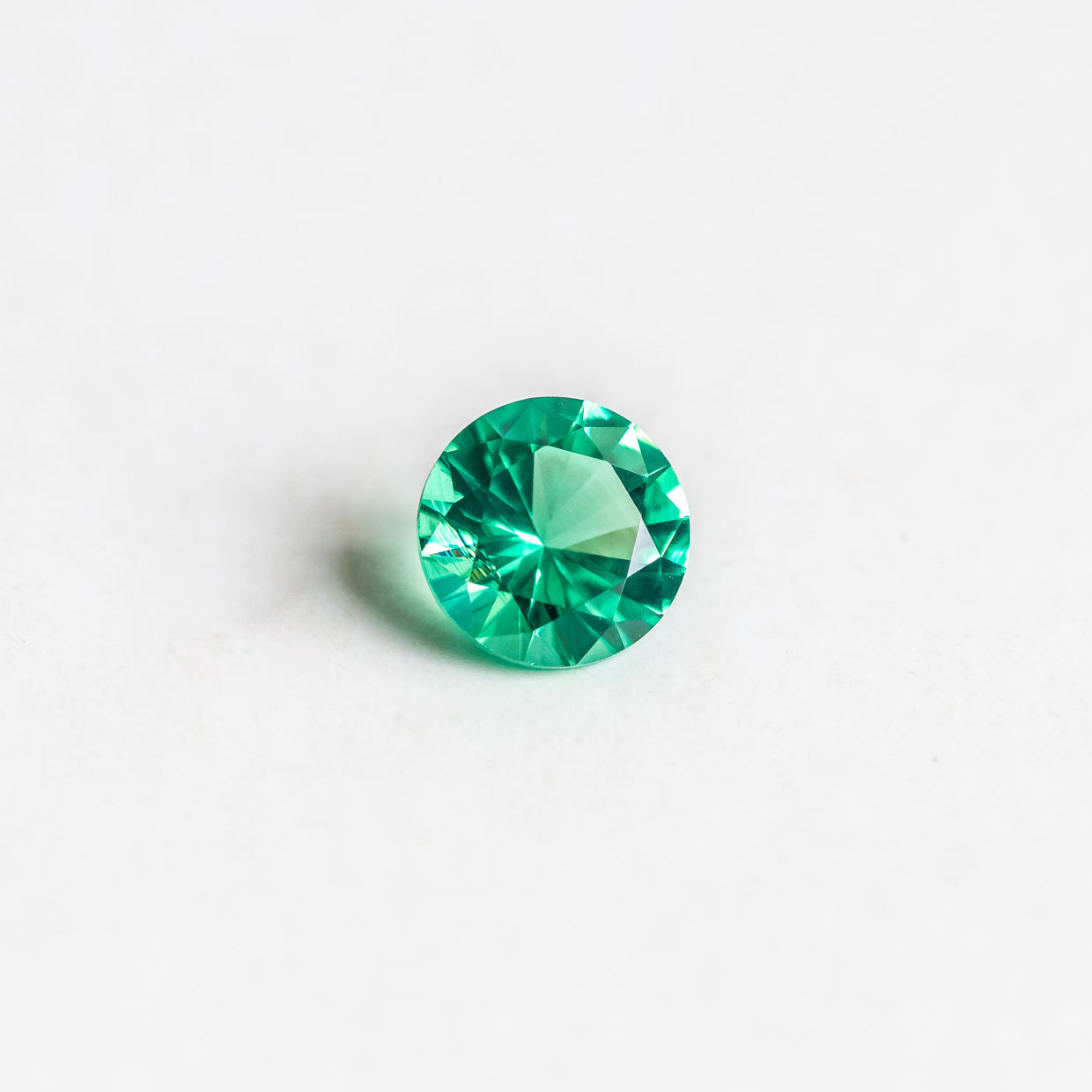Nanosital #0/4 Emerald Light Round 8 mm
