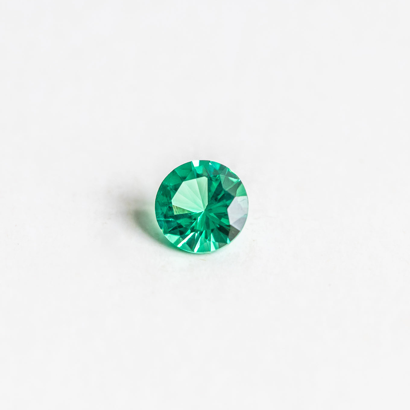 Nanosital #0/4 Emerald Light Round 8 mm