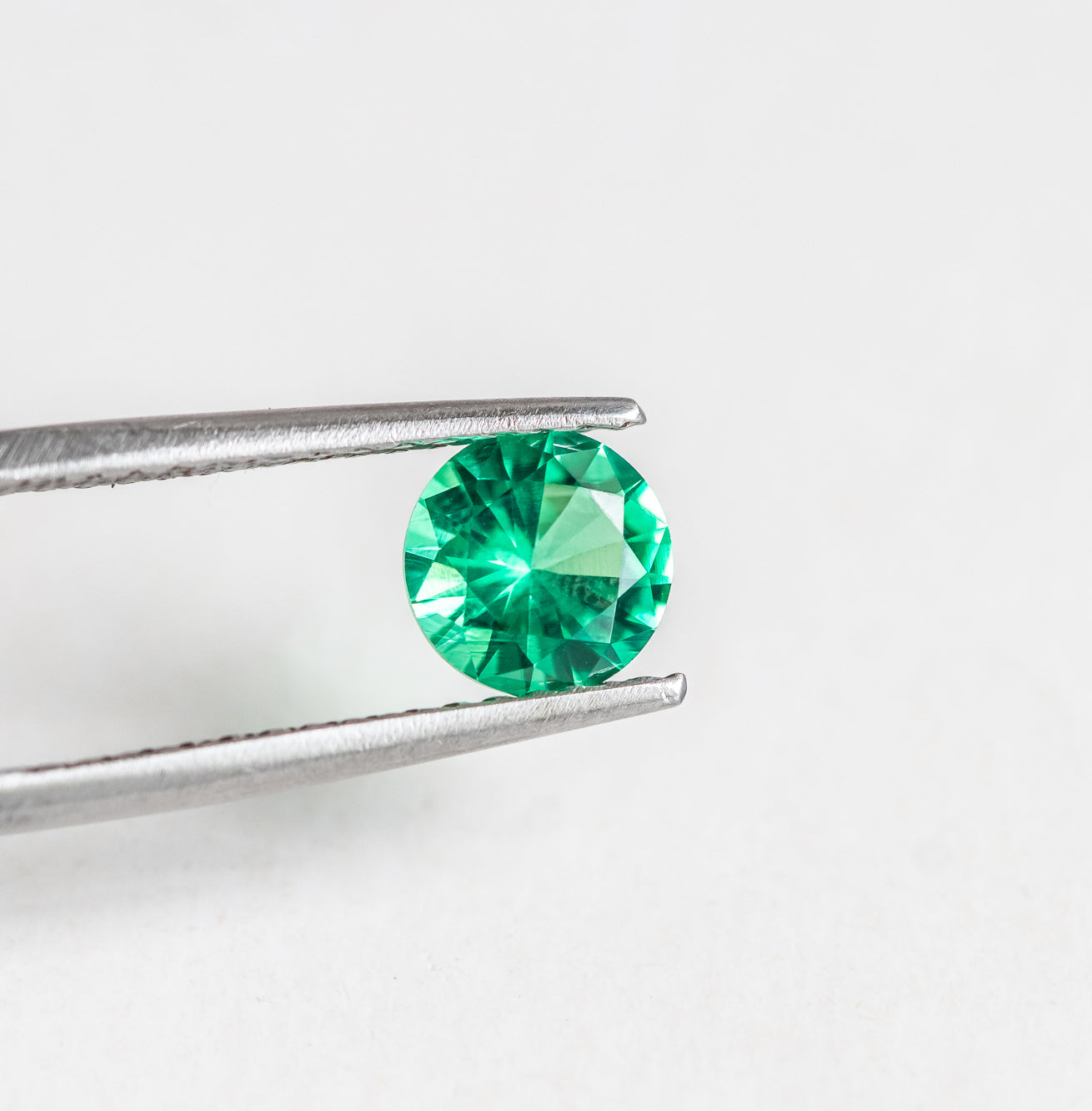 Nanosital #0/4 Emerald Light Round 8 mm
