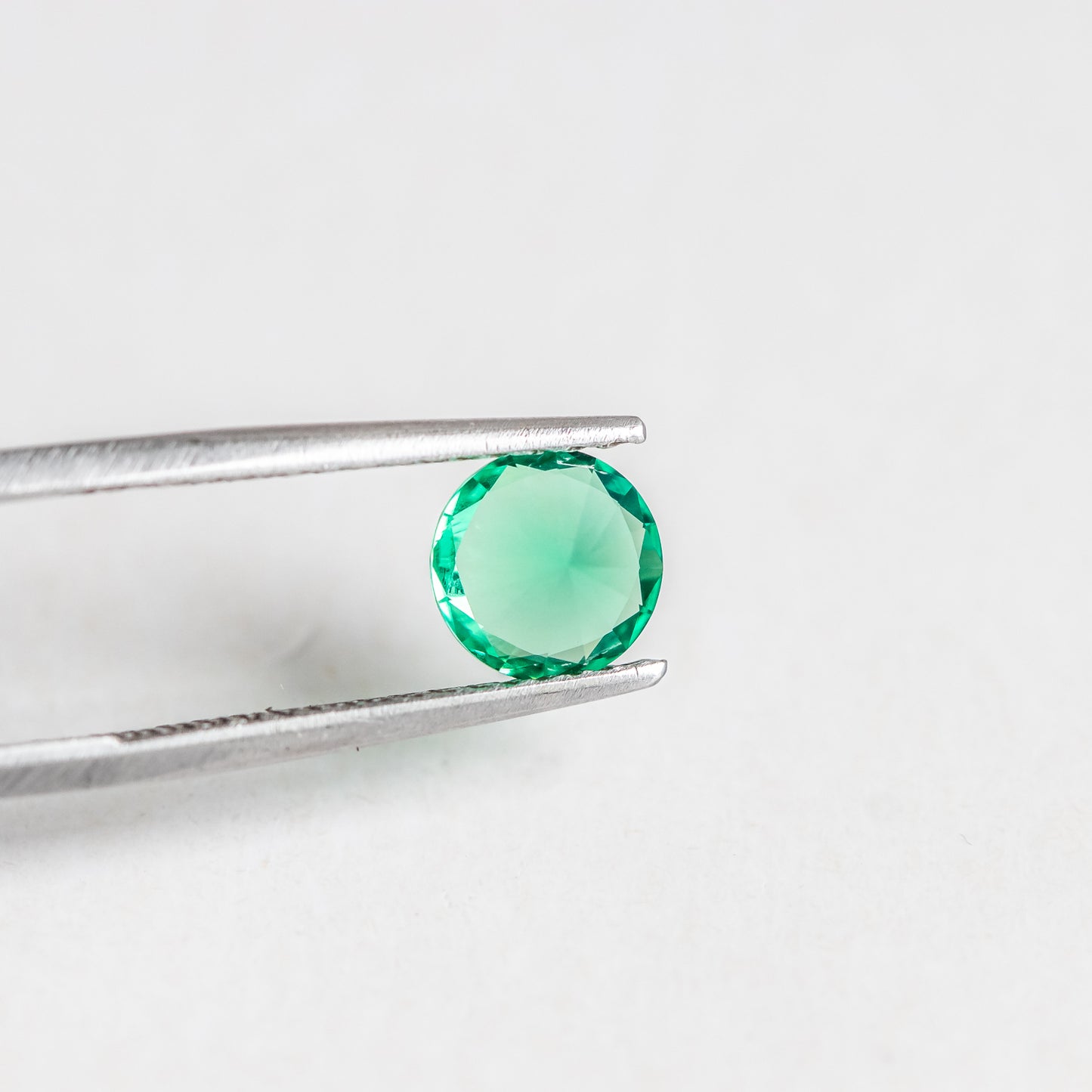 Nanosital #0/4 Emerald Light Round 8 mm