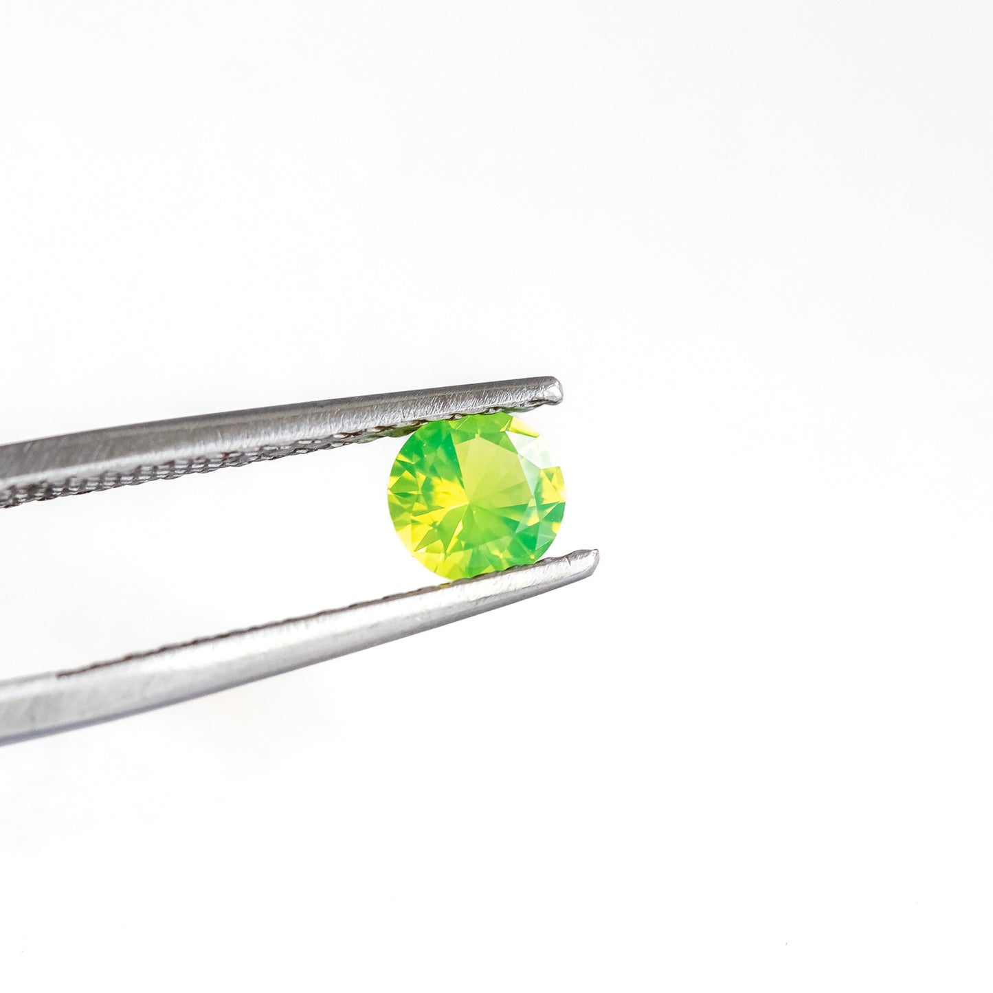 Nanosital #0011/1 Opal Kryptonite Light Round 6 mm