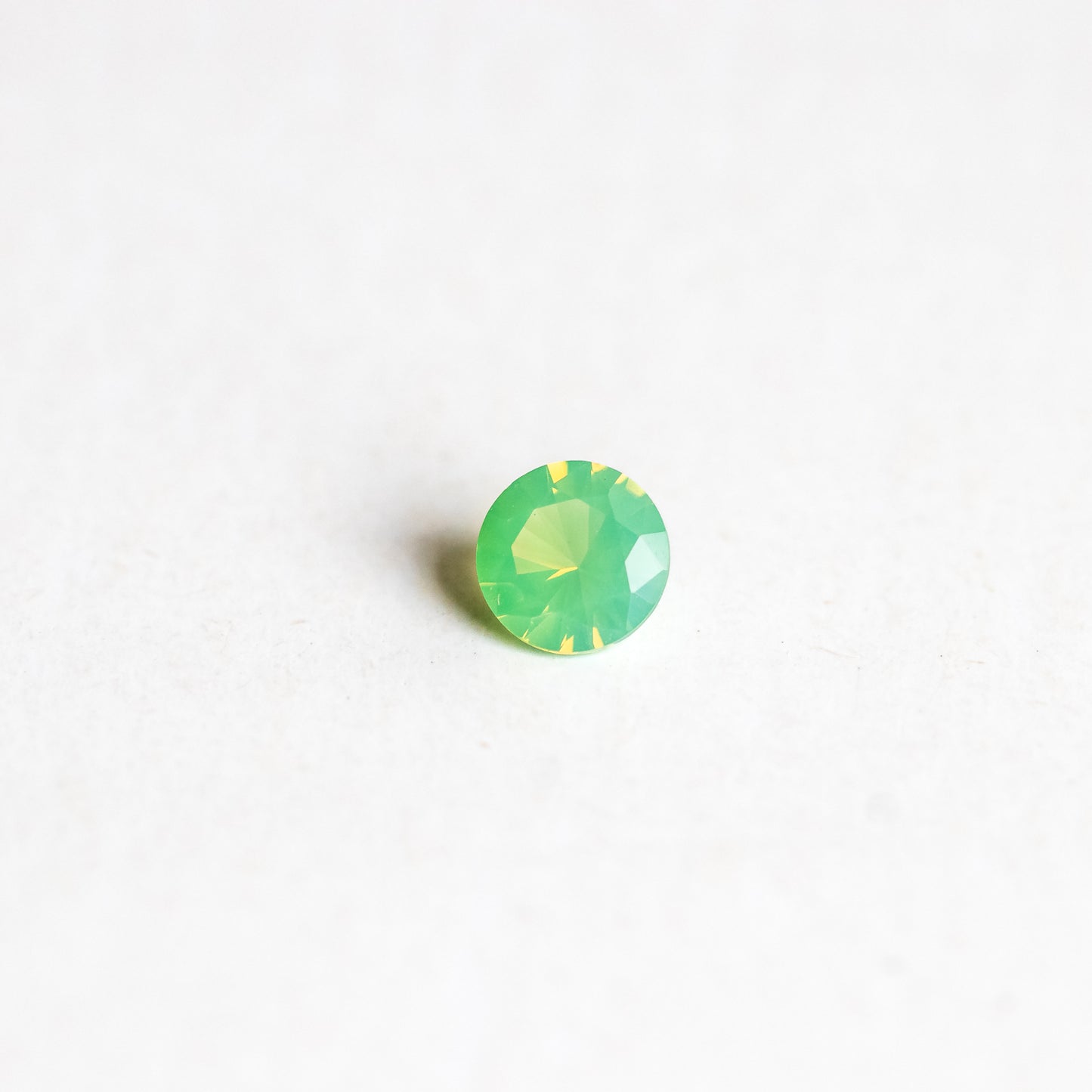 Nanosital #0013/2 Opal Kryptonite Dark Round 6 mm