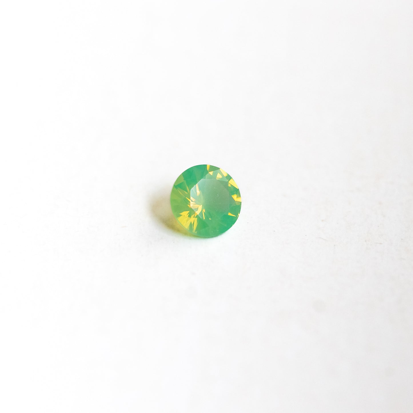 Nanosital #0013/2 Opal Kryptonite Dark Round 6 mm