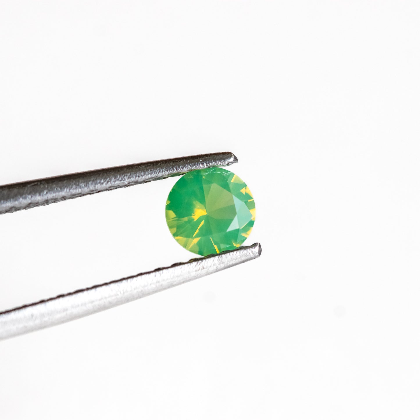 Nanosital #0013/2 Opal Kryptonite Dark Round 6 mm