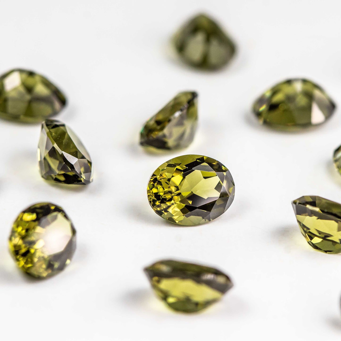 Nanosital #14 Peridot Dark Oval 10*8 mm, 9*7 mm