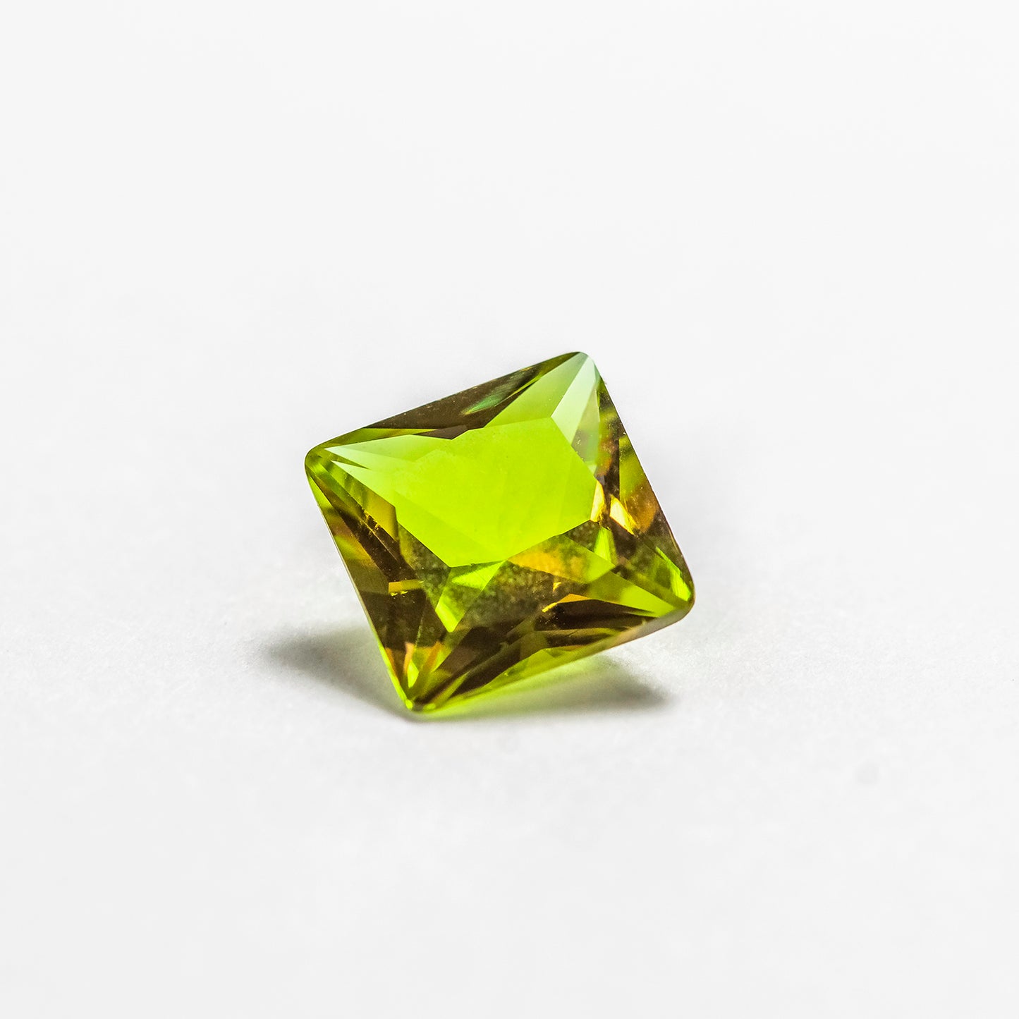 Nanosital #ANZ-1536 Diaspore Zultanite Color Change Square 8*8 mm