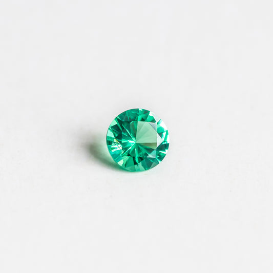 Nanosital #0/4  Emerald Light Round 8 mm