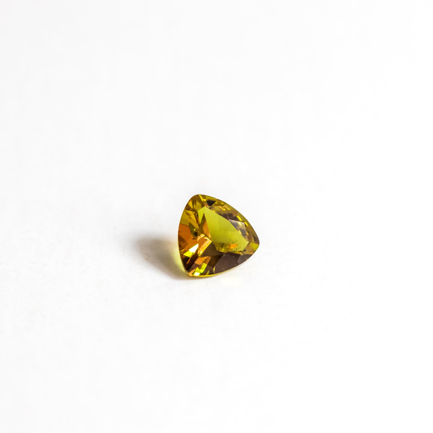 Nanosital #ANZ-1536 Diaspore Zultanite Color Change Trillion 8*8 mm