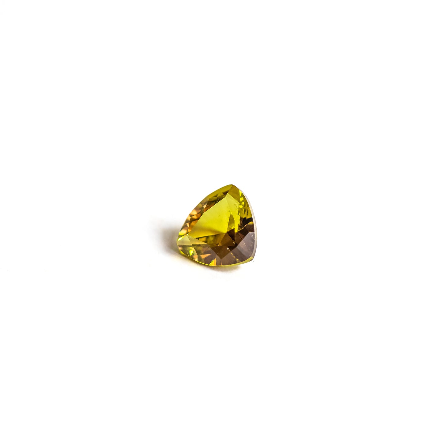 Nanosital #ANZ-1536 Diaspore Zultanite Color Change Trillion 8*8 mm