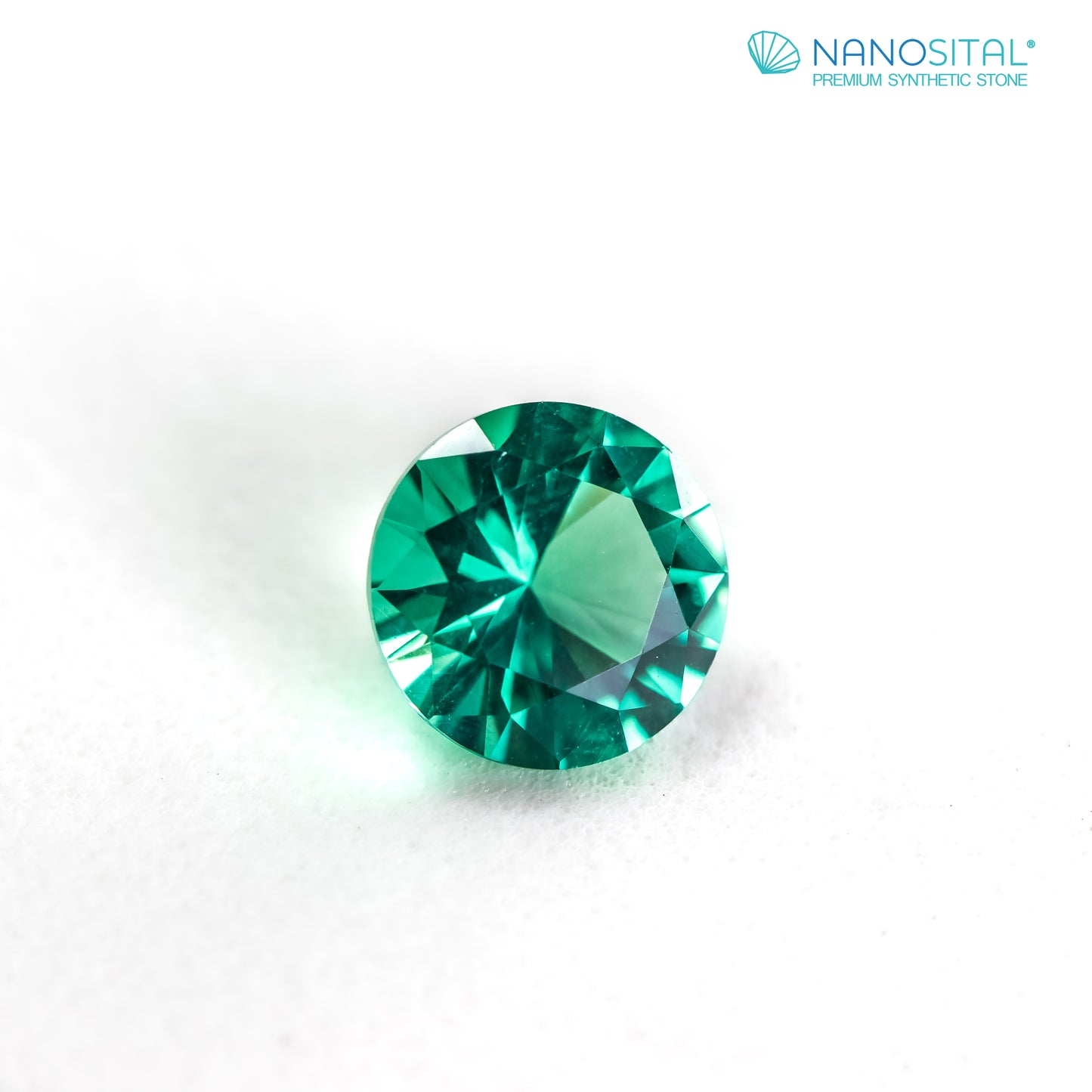 Nanosital #0/4  Emerald Light Round 8 mm