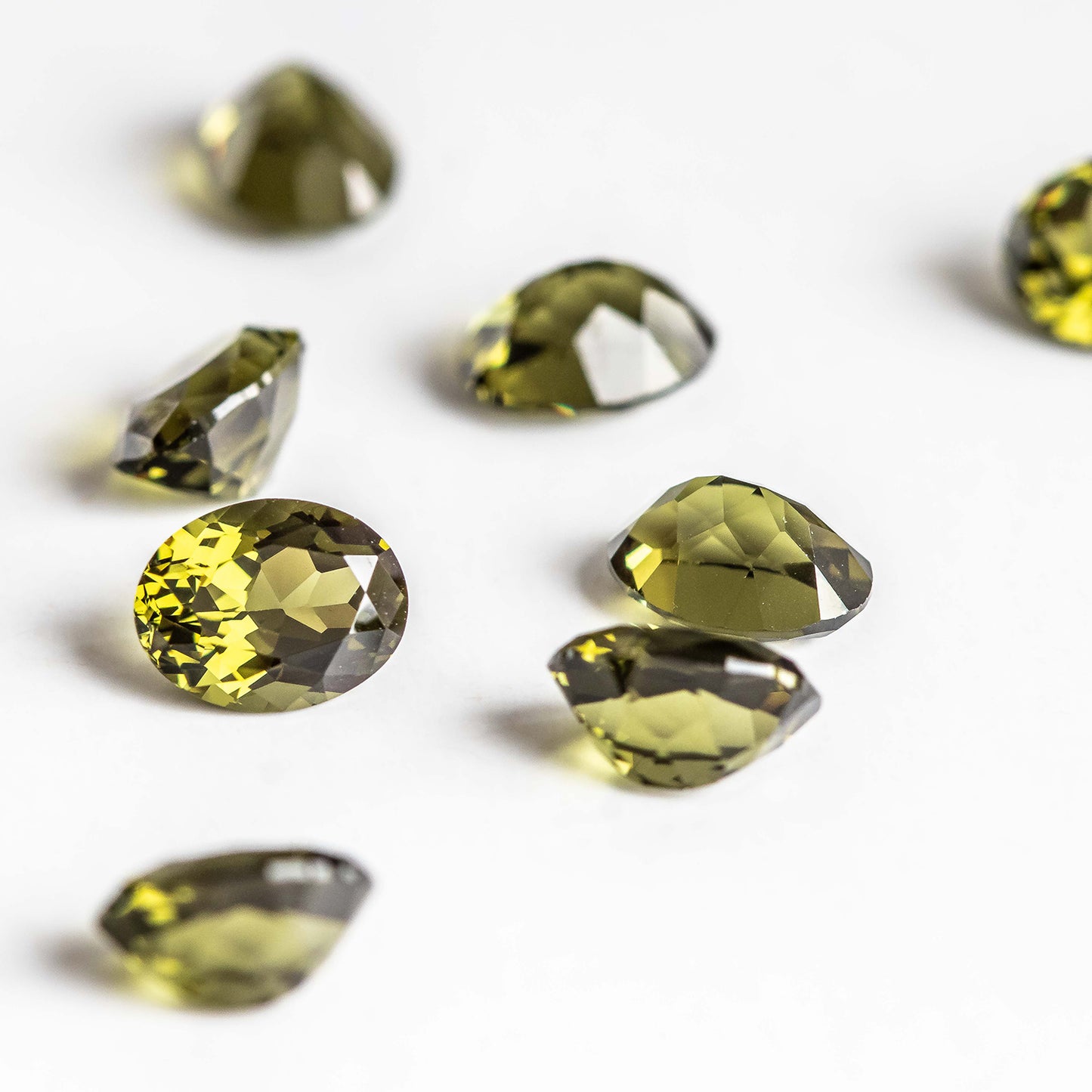 Nanosital #14 Peridot Dark Oval 10*8 mm, 9*7 mm
